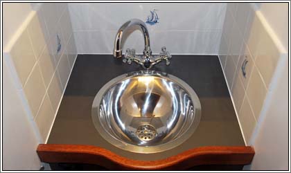 Aaltje Engelina Bad mit Dusche, WC und Waschbecken