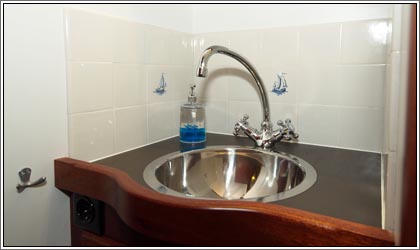 Aaltje Engelina Bad mit Dusche, WC und Waschbecken