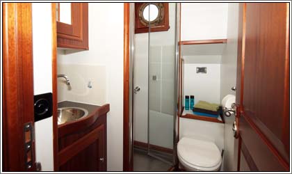 Aaltje Engelina Bad mit Dusche, WC und Waschbecken