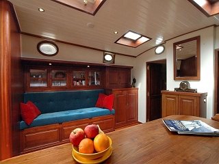 Lemsteraak  Bries Salon 