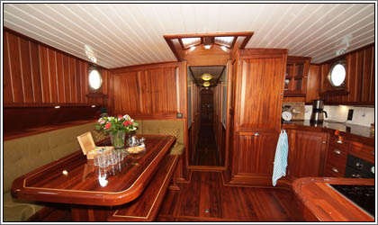 Aaltje Engelina Küche en Salon hinten