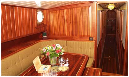 Aaltje Engelina Küche und Salon hinten