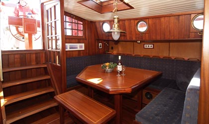 Lemsteraak  Vrouwe Franciska Salon 