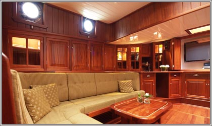 Aaltje Engelina Lounge vorn Backbord